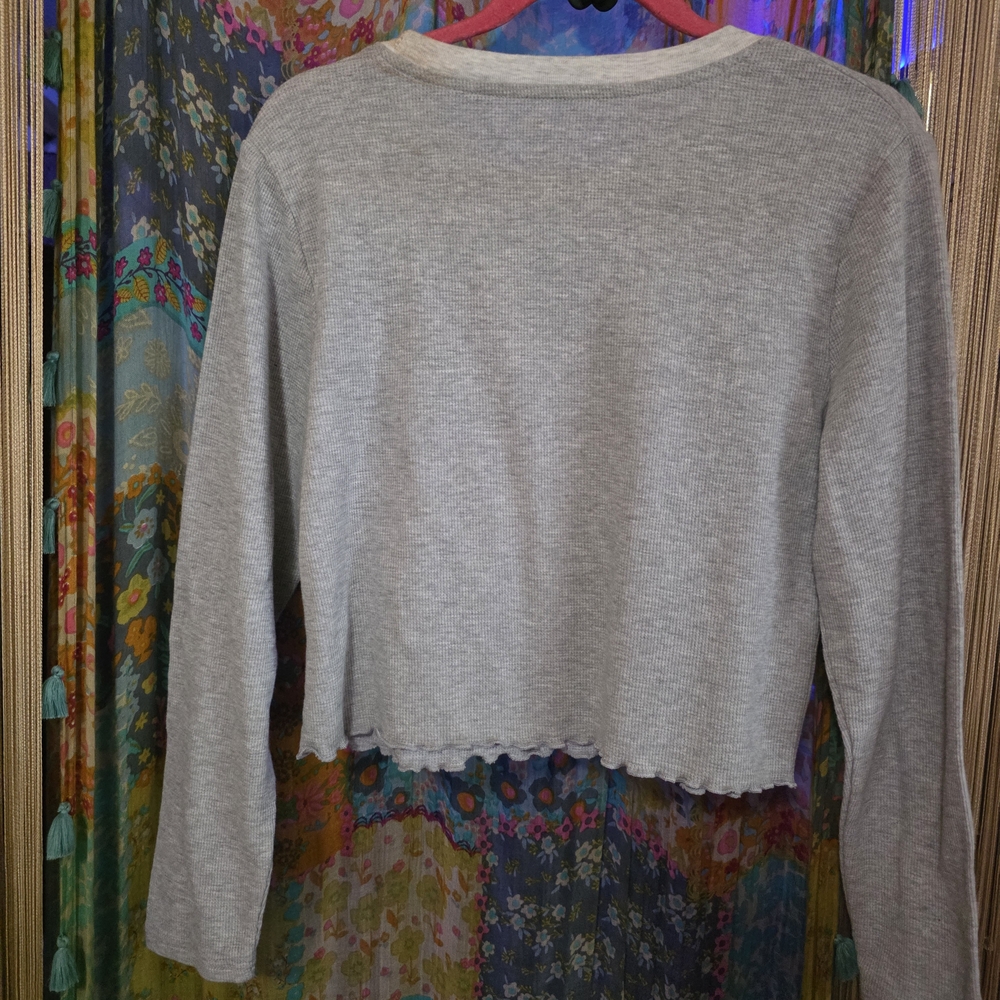NATURAL LIFE Gray Crop Top with Daisy Design - Picture 2 of 4